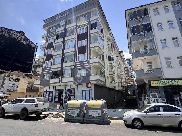Yomra Merkez Sahilde Satılık Lüks Daire Dükkan Takaslı