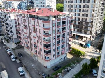 Yomra'da Merkezi Konumda Satılık Dubleks Daire