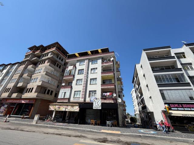 Yomra'da Cadde Üzerinde Satılık 3+1 Daire