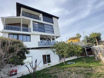 Yonca'dan Buluklu'da Deniz Ve Şehir Manzaralı 7+1 Lüks Villa