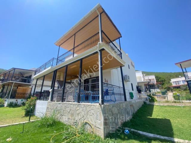 Yoncaköy İlsim Sitesinde Deniz Ve Havuz Manzaralı Satılık Yazlık