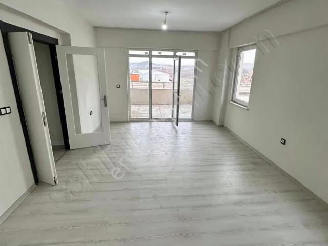 Yol Üstü Önü Açık Satılık Masrafsız 3+1 3 Çepheli Daire