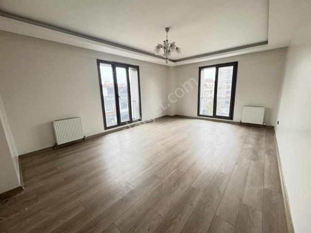 Yoldaş İnşaattan Kiralık Site İçinde 3+1 125 4.kat Daire