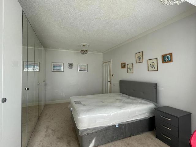 York Avenue, Hayes UB3 1 bed in a house share to rent £650 pcm £150 pw
