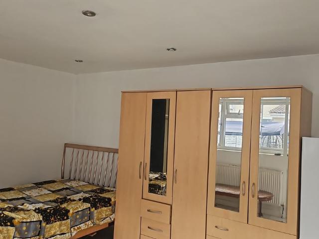 York Avenue, Hayes UB3, Studio to rent, £1,250 pcm | PrimeLocation