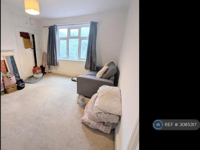 York Avenue, Hove, BN3 1 bed in a house share to rent £895 pcm £207 pw