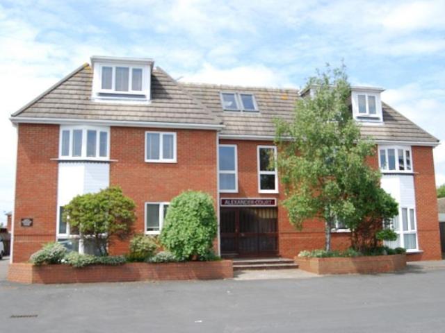 York Close, Christchurch, BH23 2DA 2 bed flat to rent £1,200 pcm £277 pw