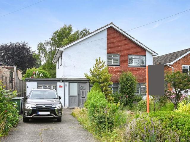 York Close, Kings Langley. 4 bed detached house to rent £4,000 pcm £923 pw