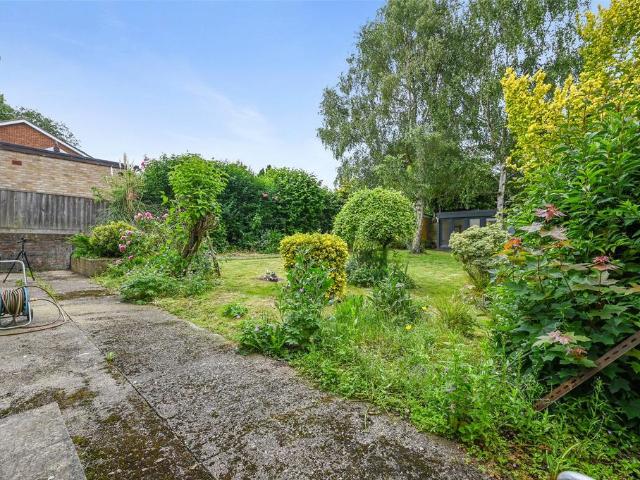 York Close, Kings Langley. 4 bed detached house to rent £3,750 pcm £865 pw