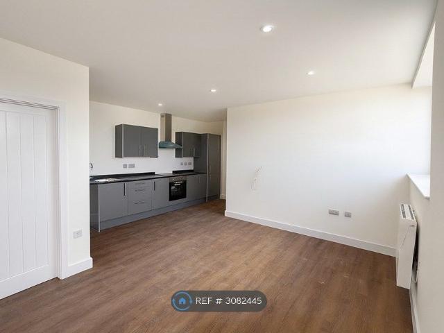 York House, Stourbridge DY8, 2 bed flat to rent, £850 pcm | PrimeLocation