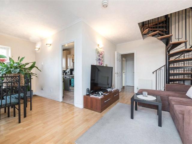 York House, Silvertown E16, 3 bed flat to rent, £2,750 pcm | PrimeLocation