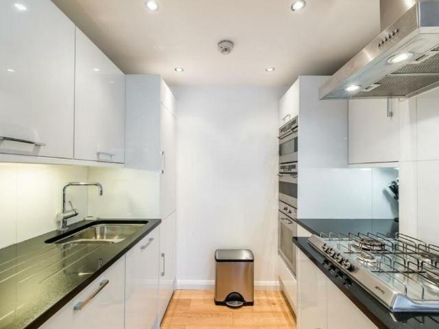 York House, 39 Upper Montagu Street. 3 bed flat to rent £5,500 pcm £1,269 pw