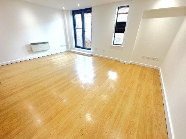 York Place, Leeds LS1, 2 bed flat to rent, £1,295 pcm | PrimeLocation