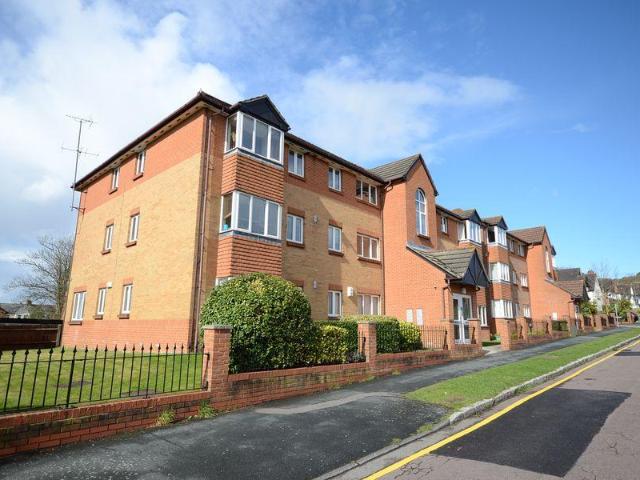 York Place, York Road, Camberley, GU15 2 bed flat to rent £1,350 pcm £312 pw