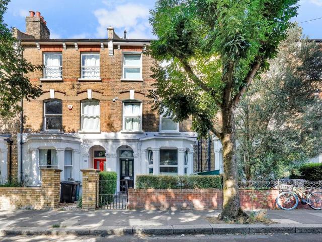 York Rise, London, NW5 2 bed flat to rent £2,500 pcm £577 pw