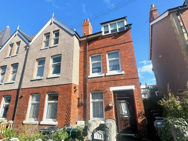 York Road, Colwyn Bay, LL29 1 bed apartment to rent £595 pcm £137 pw