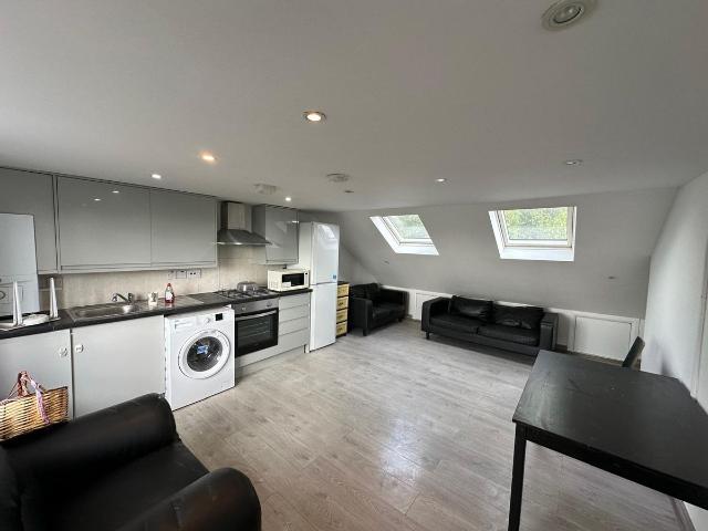 York Road, Chingford E4, 3 bed maisonette to rent, £2,400 pcm | PrimeLocation