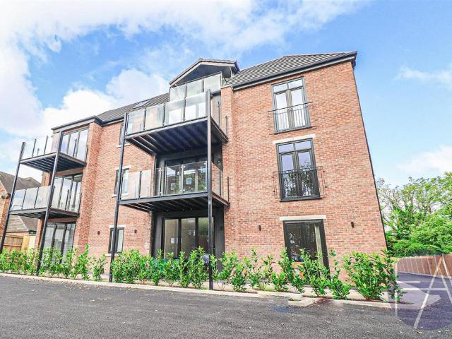 York Road, Birkdale PR8 3 bed penthouse to rent £2,200 pcm £508 pw