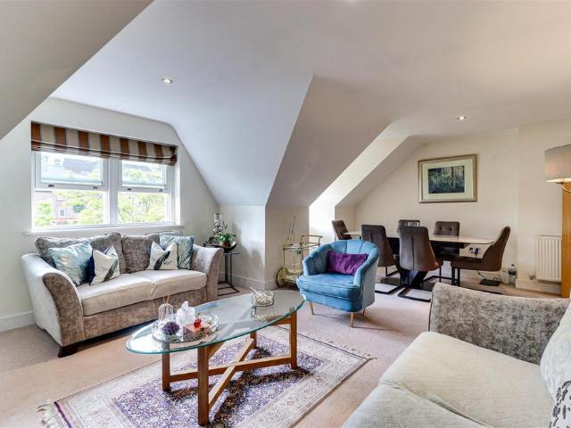 York Road, Guildford GU1 3 bed flat to rent £2,500 pcm £577 pw