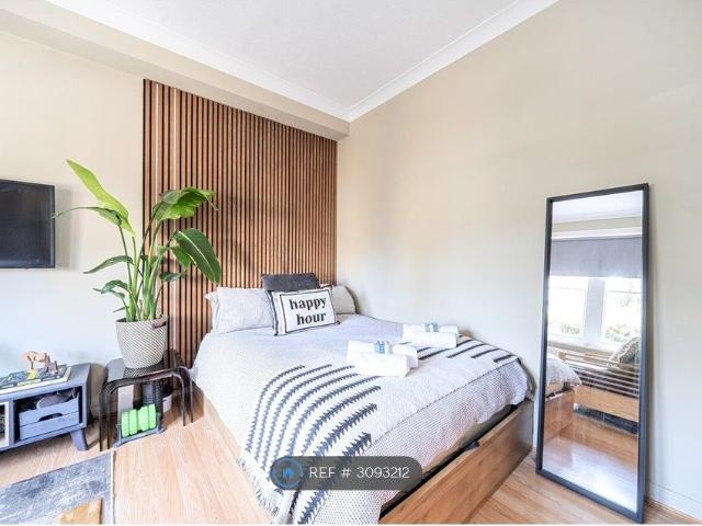 York Road, Guildford GU1, Studio to rent, £2,400 pcm | PrimeLocation