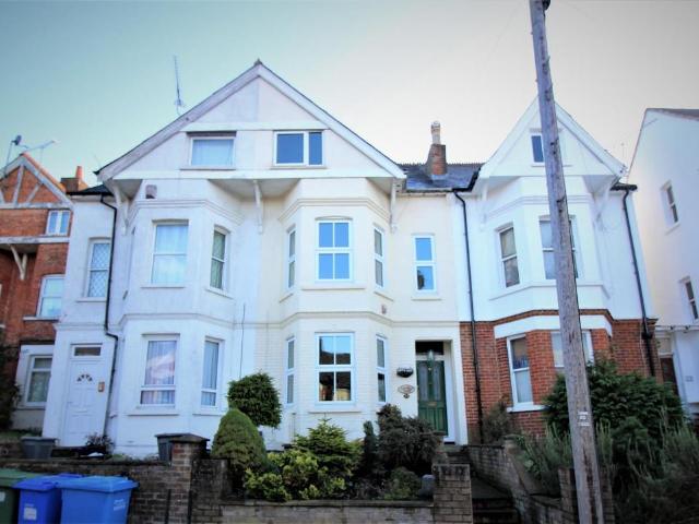York Road, Hampshire GU11 1 bed in a house share to rent £600 pcm £138 pw