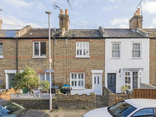 York Road, London, KT2 6JF, United Kingdom | 2 bed house for rent #138147671 | Rentberry