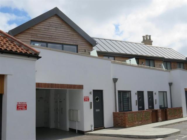 York Road, Southwold IP18 2 bed apartment to rent £1,585 pcm £366 pw