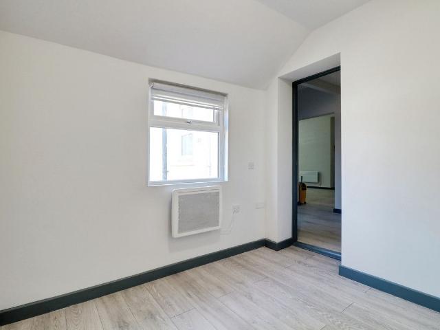 York Road, Southend On Sea SS1, 3 bed flat to rent, £1,400 pcm | PrimeLocation