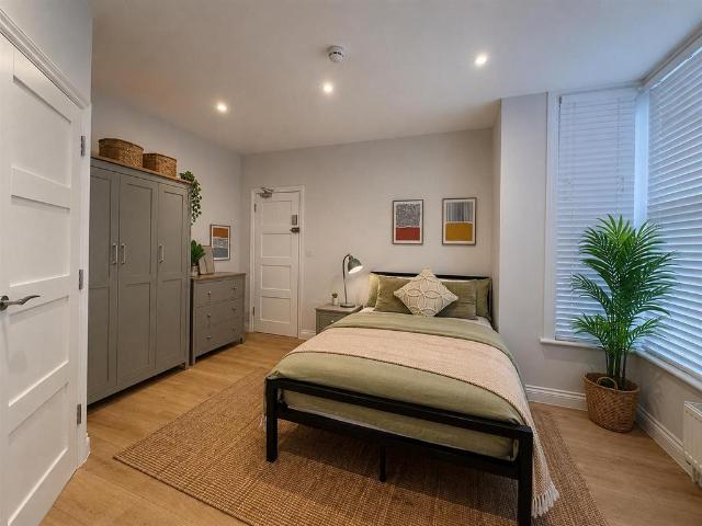 York Road, Southend On Sea 1 bed in a house share to rent £800 pcm £185 pw