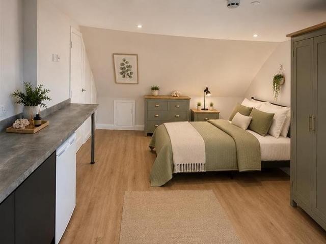 York Road, Southend On Sea 1 bed in a house share to rent £925 pcm £213 pw