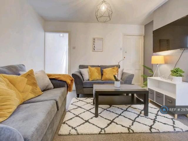 York Road, Reading, RG1 3 bed terraced house to rent £1,700 pcm £392 pw