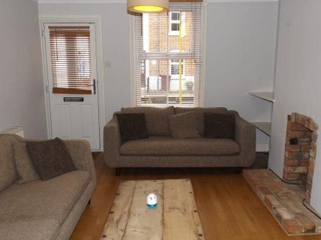 York Road, Reading, RG1 2 bed terraced house to rent £1,650 pcm £381 pw