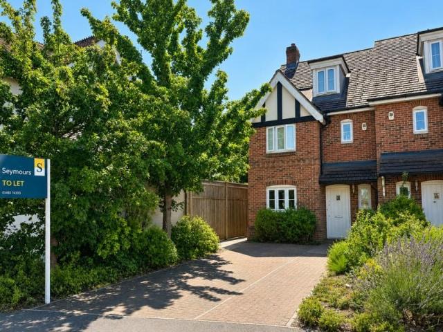 York Road, Woking GU22 4 bed townhouse to rent £2,900 pcm £669 pw