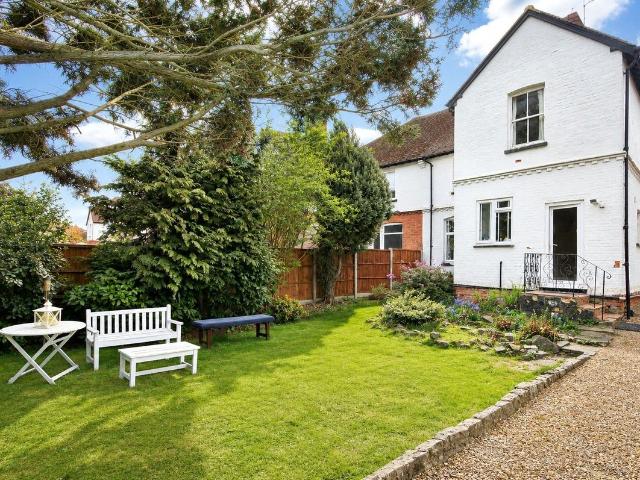 York Road, Woking, Surrey GU22, 2 bed flat to rent, £1,600 pcm | PrimeLocation