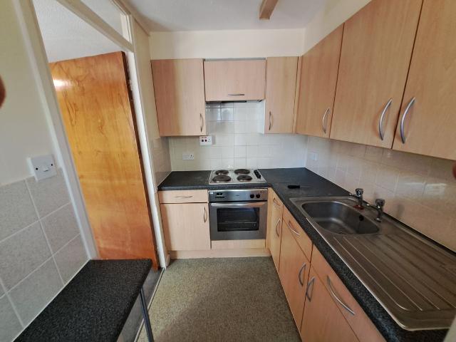 York Road, Weybridge KT13, 1 bed flat to rent, £700 pcm | PrimeLocation