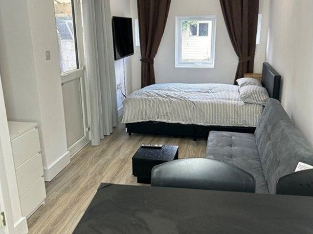 York Road, Teddington TW11, Studio to rent, £1,400 pcm | PrimeLocation