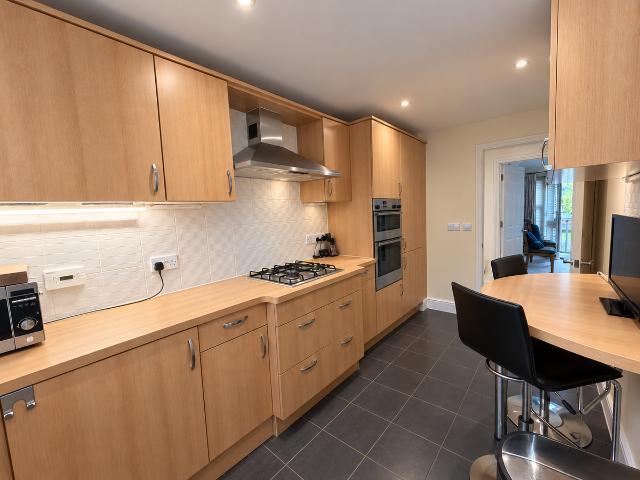 York Road, Tunbridge Wells TN1, 2 bed flat to rent, £1,700 pcm | PrimeLocation