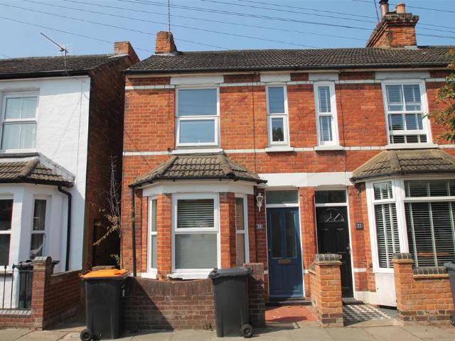 York Street, Bedford 2 bed end of terrace house to rent £1,400 pcm £323 pw