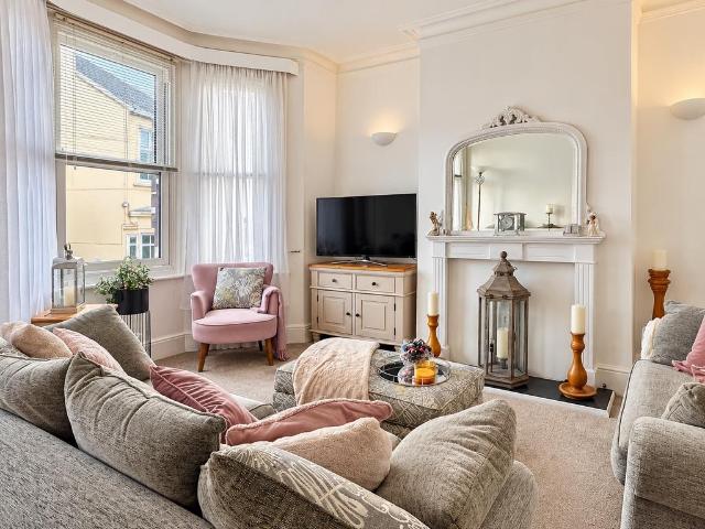 York Street, Broadstairs, Kent, CT10 3 bed maisonette to rent £1,300 pcm £300 pw