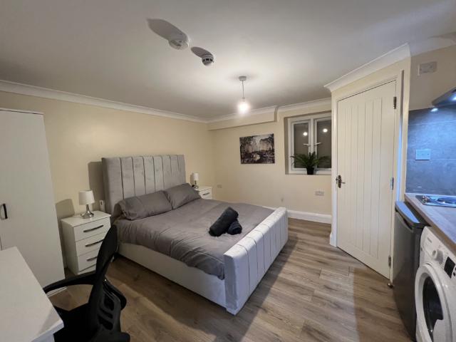 York Street, London W1H Studio to rent £1,600 pcm £369 pw