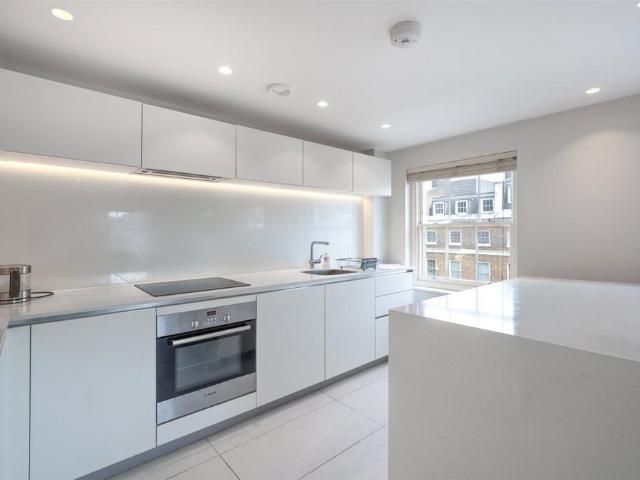 York Street, Marylebone, London, W1U 2 bed flat to rent £4,500 pcm £1,038 pw
