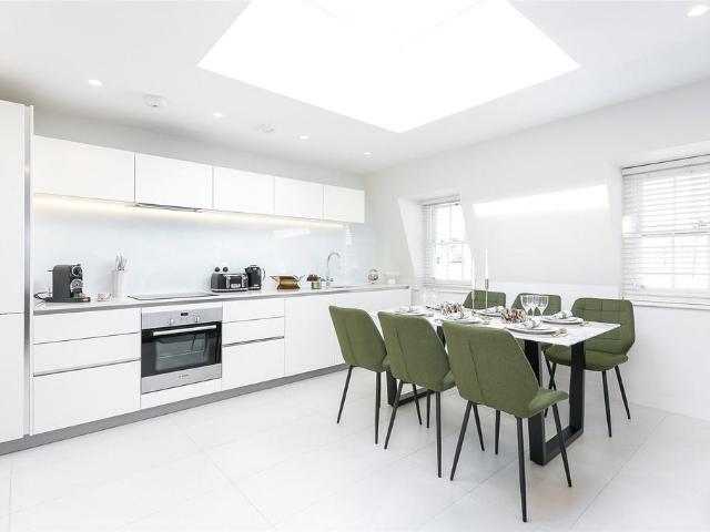 York Street, Marylebone, W1U 3 bed flat to rent £13,862 pcm £3,199 pw
