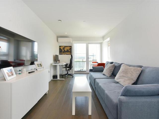 York Way, London 1 bed house to rent £2,650 pcm £612 pw