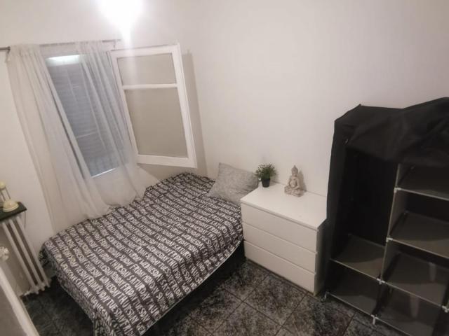 You can rent the room with one double bed or 2 single beds, you have window to the street