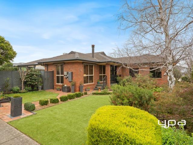 You Won't Find Many Like This Flexible Dual Living Opportunity