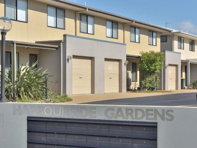 YOU WILL KICK YOURSELF IF YOU MISS THIS FANTASTIC 3 BEDROOM SPACIOUS, EXECUTIVE STYLE TOWNHOUSE!