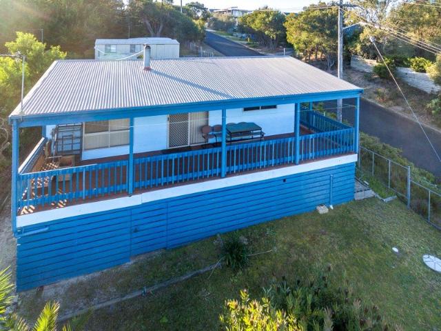 Young Residence, Elevated Land: Walk to Lake Vic 90 Mile Beach, National Park!