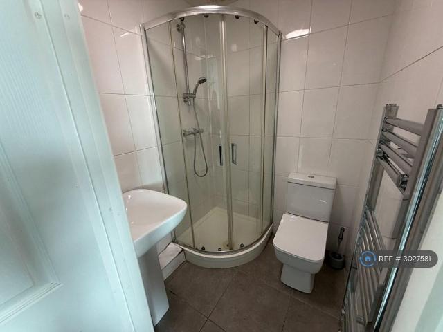 Young Street, Doncaster, DN1 Studio to rent £550 pcm £127 pw