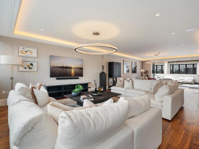 Young Street, Kensington, W8 3 bed penthouse to rent £23,833 pcm £5,500 pw