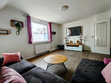 Your New Happy Place: Charming Home with Balcony Lounge & Private Workspace